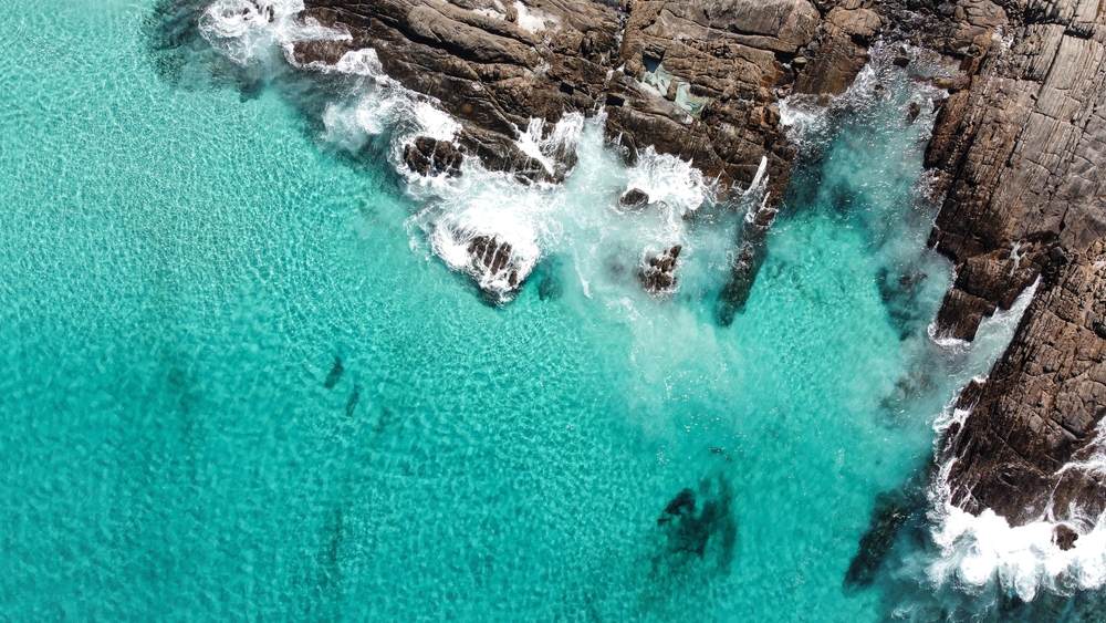 ocean waves hitting the rocks in Bremer Bay